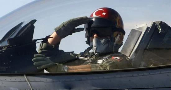 Τουρκία: Απέλυσαν 300 πιλότους F-16 και “τρέχουν” να αγοράσουν αντιαεροπορικά